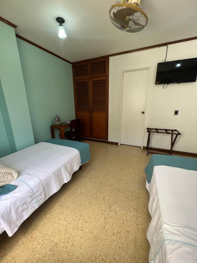 Hotel Caucasia Εξωτερικό φωτογραφία